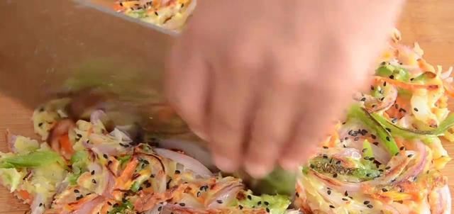  加上|洋葱早餐饼最好吃的做法，加上两个鸡蛋，出锅比肉还香