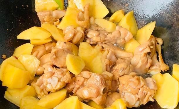  制作|家庭煮夫的日常 家庭版大盘鸡焖面 制作简单 美味健康