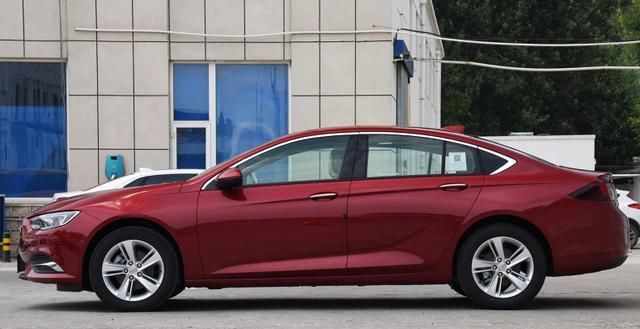 中级|最良心中级轿跑!7.2S破百,比奥迪A4更运动,12个月卖出11万台