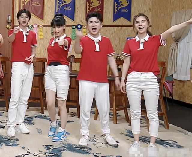  嘉宾们|《奔跑吧》嘉宾合影，失去精修后的杨颖，身材比例是认真的？