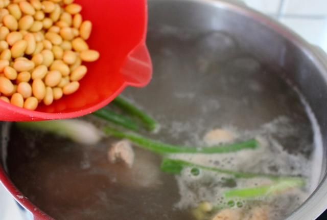  排骨汤|排骨汤怎么做才好喝？学会以下3点，轻松熬出神仙汤