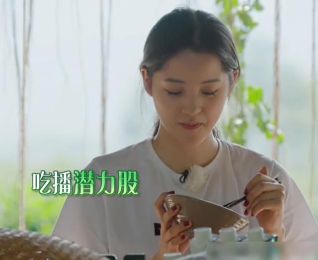  可惜|欧阳娜娜爱吃黄老师做的面条，看到她吃饭的样子，不当吃播可惜了