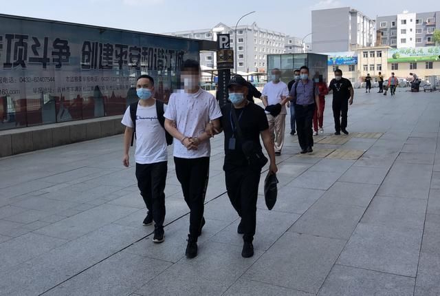  相恋|能与当红男星相恋？女老板豪掷420万后…心碎