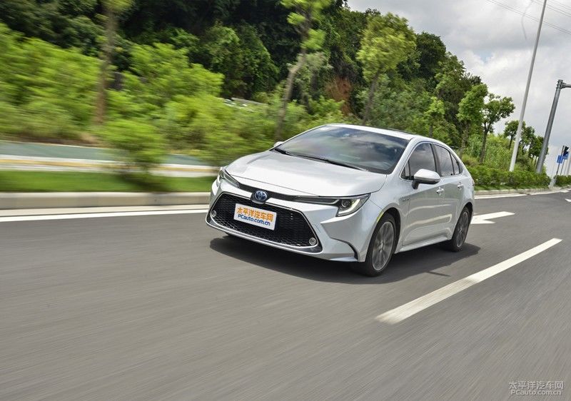  CT200h|15万元的预算 你选全新雷凌双擎还是二手CT200h