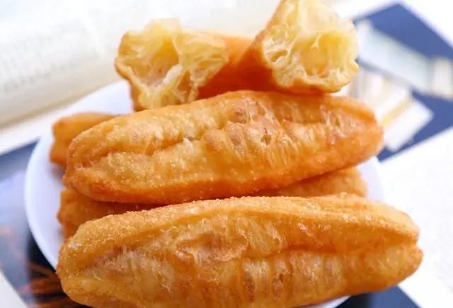 面粉|炸油条,用酵母发酵是错的,用它发酵,油条酥脆香软,上桌一扫光