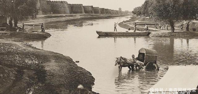惨不忍睹|晚清老照片：被慈禧太后抛弃的紫禁城，杂草丛生，惨不忍睹