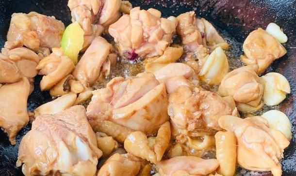  制作|家庭煮夫的日常 家庭版大盘鸡焖面 制作简单 美味健康