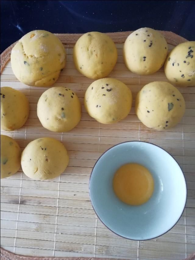  爱人|我的手工作品，南瓜奶香馒头，好吃到停不下来，教你俘获爱人的心