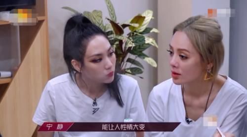  阿朵|《乘风破浪》阿朵被淘汰，宁静难过落泪被当小孩哄，她又真香了