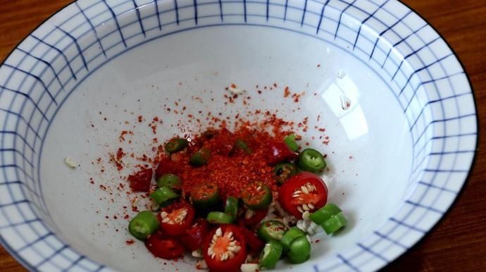  爽滑|天气炎热没有胃口？教你做一碗酸辣土豆粉，筋道爽滑，酸辣开胃