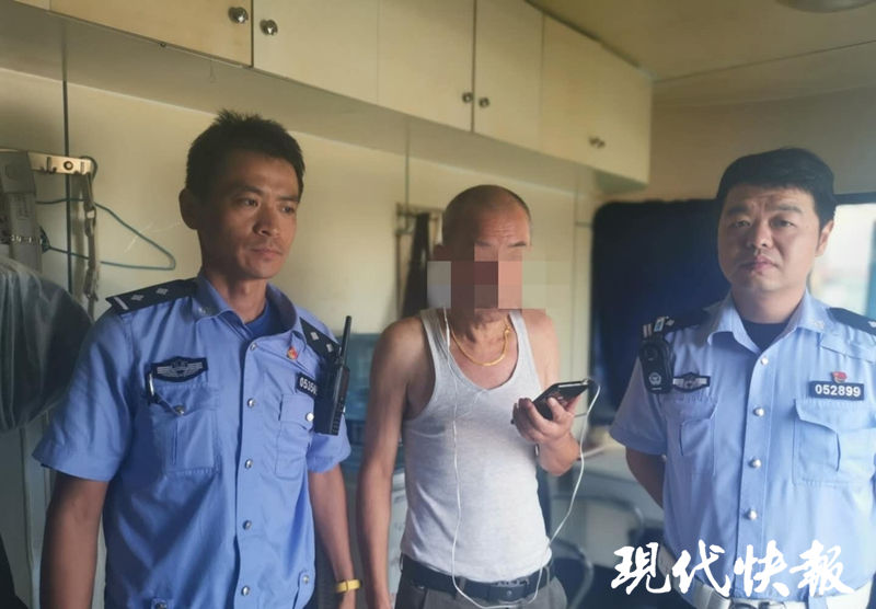  钥匙孔|男子用牙签堵警摩钥匙孔，还偷走充电器