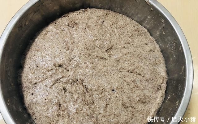 揉面|红糖发糕的私藏做法,不揉面搅一搅蒸一蒸,松软如海绵