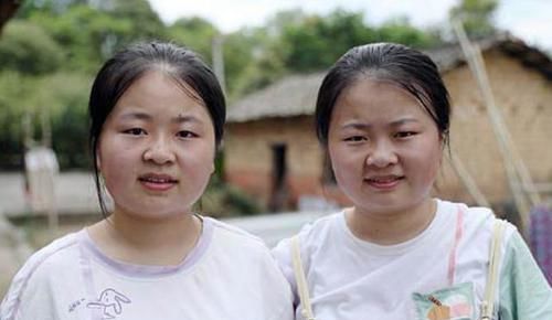 再度|双胞胎姐妹走散20年,再度重相逢后差距明显,不像姐妹更似母女