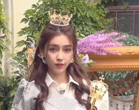  盛装|奔跑吧：baby盛装亮相时，谁注意到蔡徐坤的反应？素质不是装的