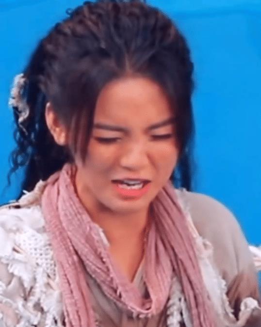 以往|杨超越拍戏,颠覆以往形象,穿上乞丐服,变化大到真爱粉也不敢认!