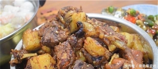  婆婆|婆婆生病亲戚来家看望，我特意下厨做了一桌菜，饭后都夸她好福气