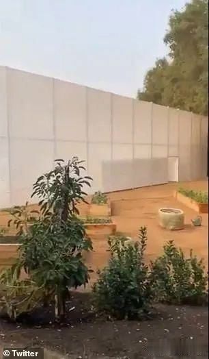  格莱美奖|侃爷再次暴走，把格莱美奖杯扔马桶还滋尿…网友：他又犯病了?