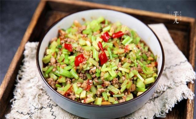  入适量盐|家里来客，我做了5菜1汤，营养开胃，好吃又下饭，大家撑得肚儿圆