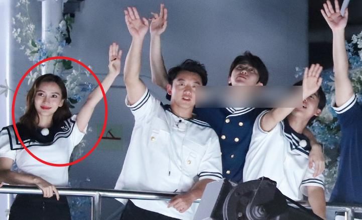  生图|《跑男》现场路透照，杨颖少女感满满，再一次被蔡徐坤迷住