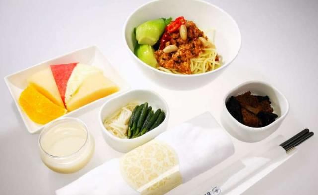  回来|你爱的那款飞机餐回来了！8月1日起， 国航、东航恢复机上热食