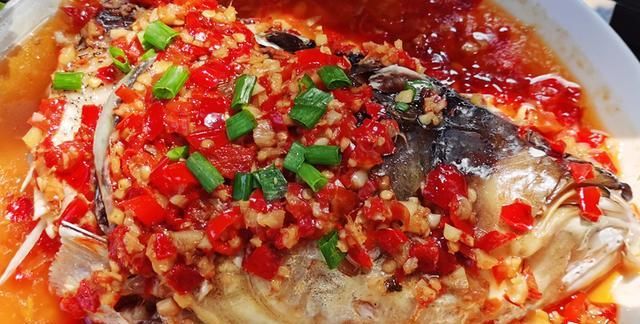  香辣|做“剁椒鱼头”时，记住这3个要点，鱼头香辣爽口，没有土腥味