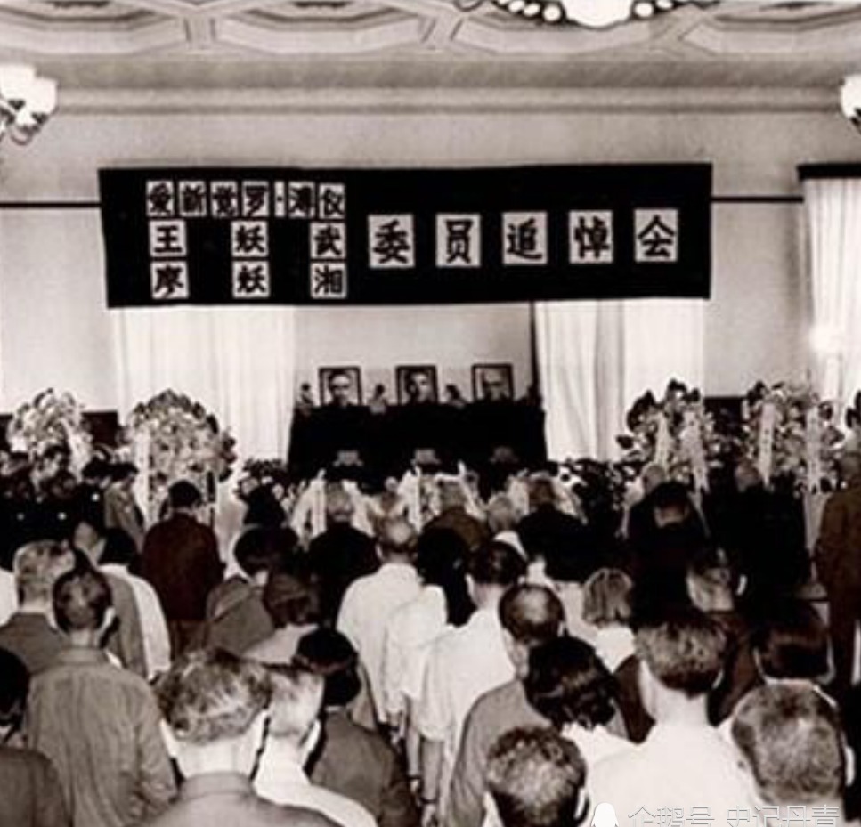  末代皇帝|晚清末代皇帝溥仪墓地：坟冢低矮，一妻一妾相伴左右！