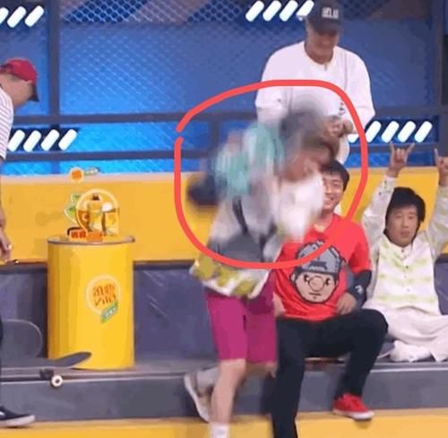  摔滑板|真性情or太暴躁，王一博激动时摔凳子，街舞文化里还有这元素？