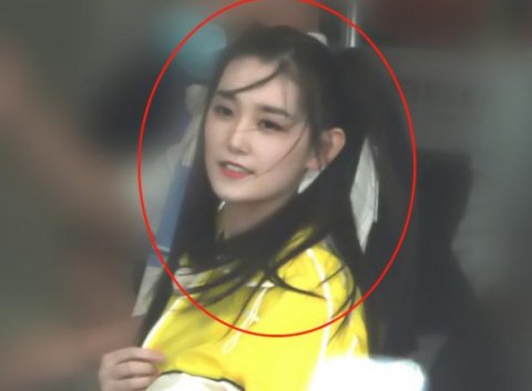  脱妆|蒋依依真实颜值什么样？当她节目下水脱妆时，状态太过真实