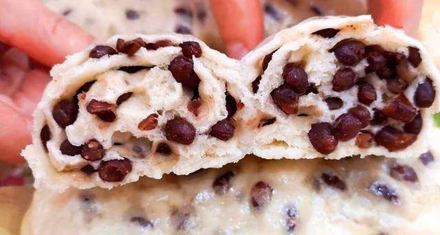 熬粥|红豆不要熬粥喝了,教你新做法,加一碗面粉,香甜松软比馒头好吃