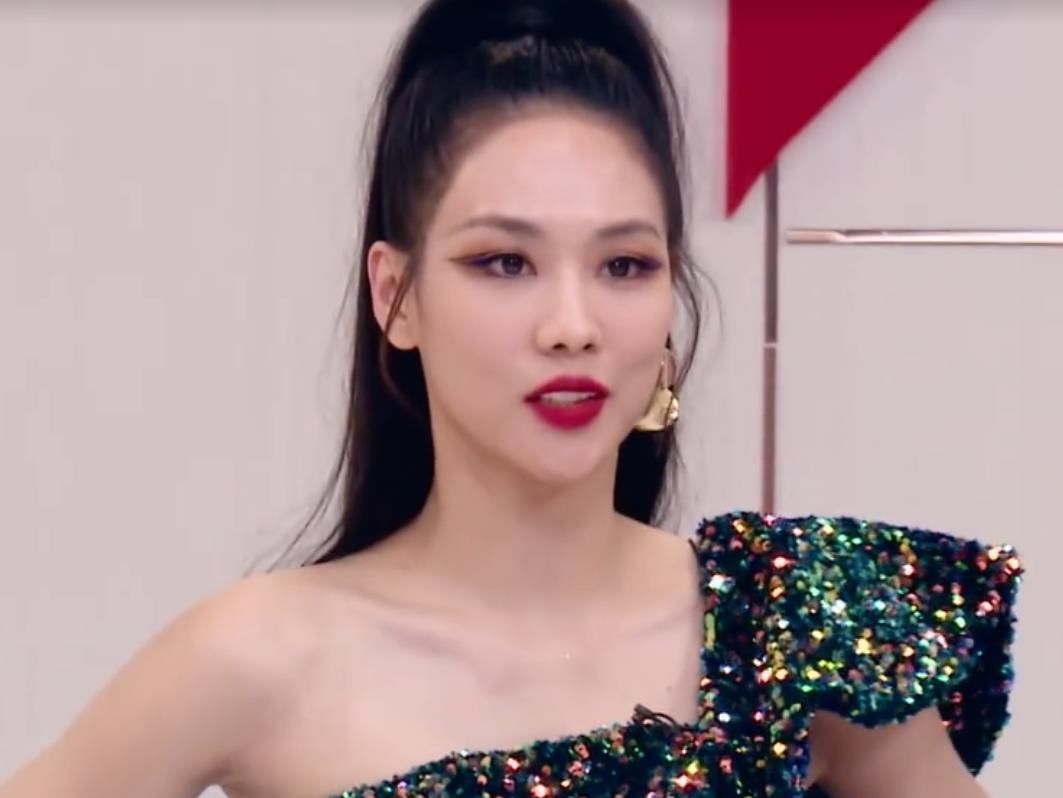  队友|孟佳孤立无援，吴昕暖心救场，金晨张含韵都低头躲避，队友也逃了