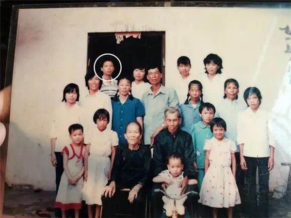 杀人|刑警带杀人潜逃27年的嫌疑人辨认案发现场，移交检察院