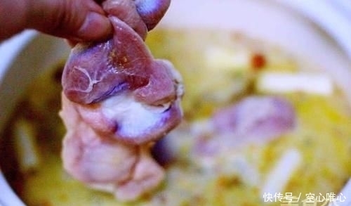 砂锅中|入夏后,可以试试这道菜,爽口不腻有嚼劲,年轻人必备的追剧神器