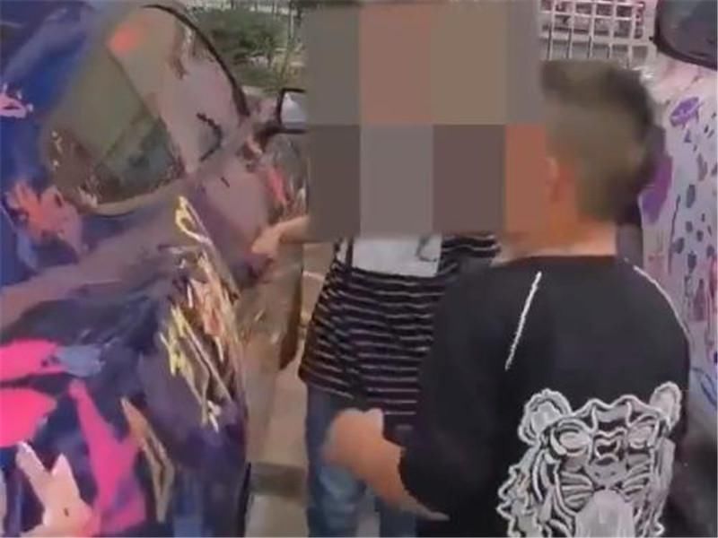  孩子|连续3辆车遭熊孩子“毒手”，车主却一脸羞愧都怪我做的不好