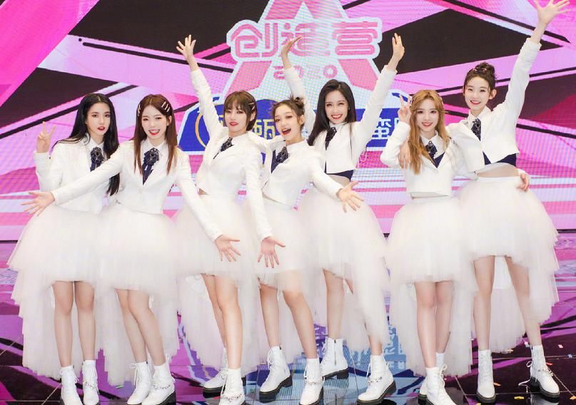  炙热|《炙热的我们》总决赛，硬糖少女担任评审团，网友却直言配吗？