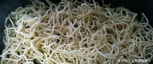 学会|好吃又好看的菜心炒面,几分钟就学会,大人小孩都爱吃