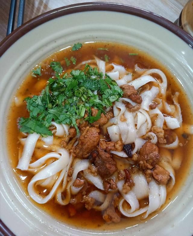  纷纷|爱下厨的黄磊，晒出一碗面后，网友纷纷跟着学做，看着真热闹