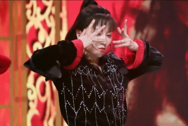  区别|同做ending动作，看看训练生再看看Lisa，才知道学员跟导师的区别