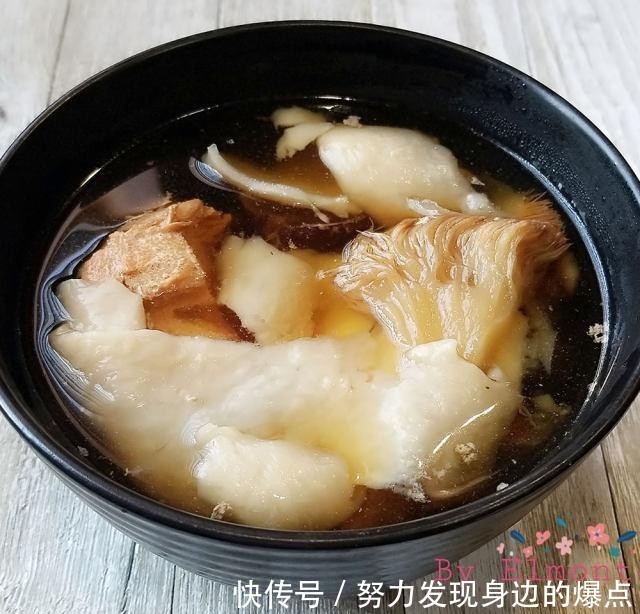 滋润|椰青猴头菇鸡汤，清甜滋润养胃