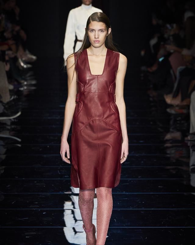  身姿|Sportmax展现女性妙曼身姿略带甜美感的剪裁与不对称美学打破刻板