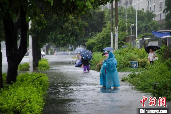 广西北海暴雨受灾情况(广西北海遭遇暴雨天气 部分路段严重积水)