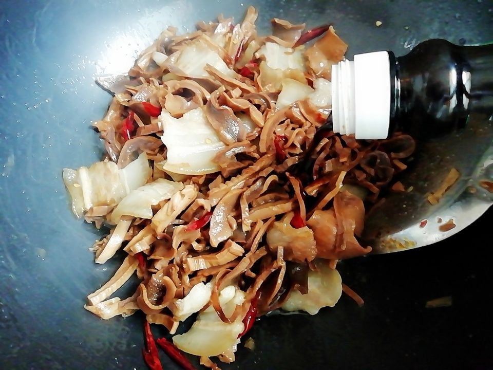 笋干炒肉|五花肉加点它,简单炒一炒,老公胃口大开,下酒又下饭!