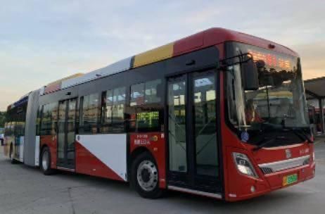  驾驶员|18米纯电动“巨无霸”公交正式“上岗”