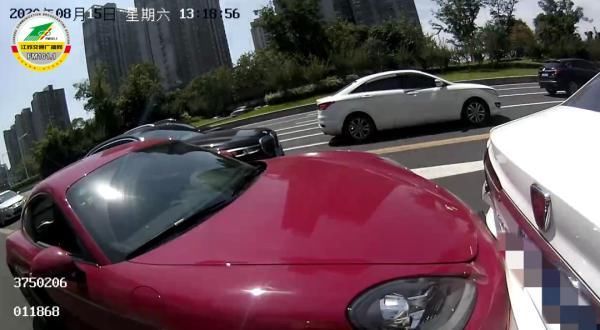 手机|酒后开车玩手机?你女儿还坐在保时捷里呢