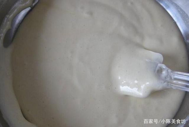 刷上一层|烙葱花饼时,不要只加葱花,多加一种食材,饼香软好吃有嚼劲