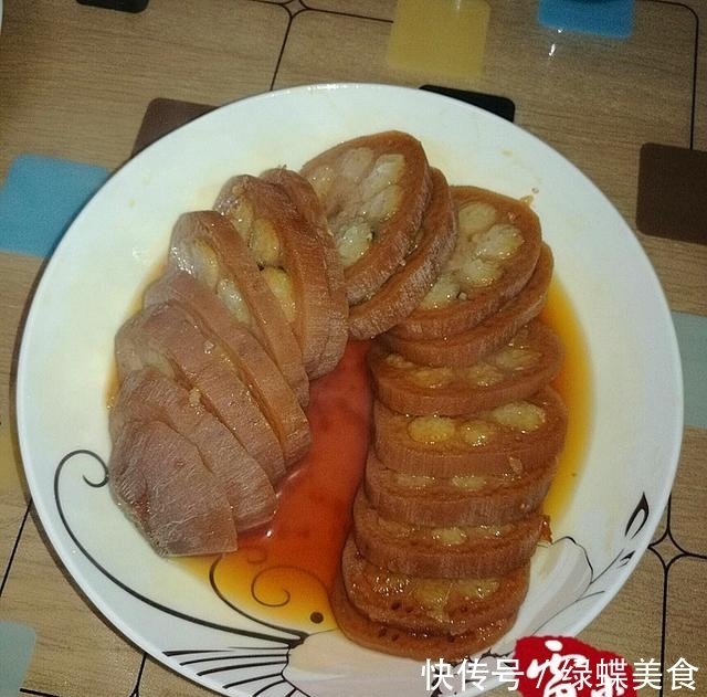 乡下|媳妇过生日,乡下老妈做了一桌子菜,却被嫌弃太寒酸