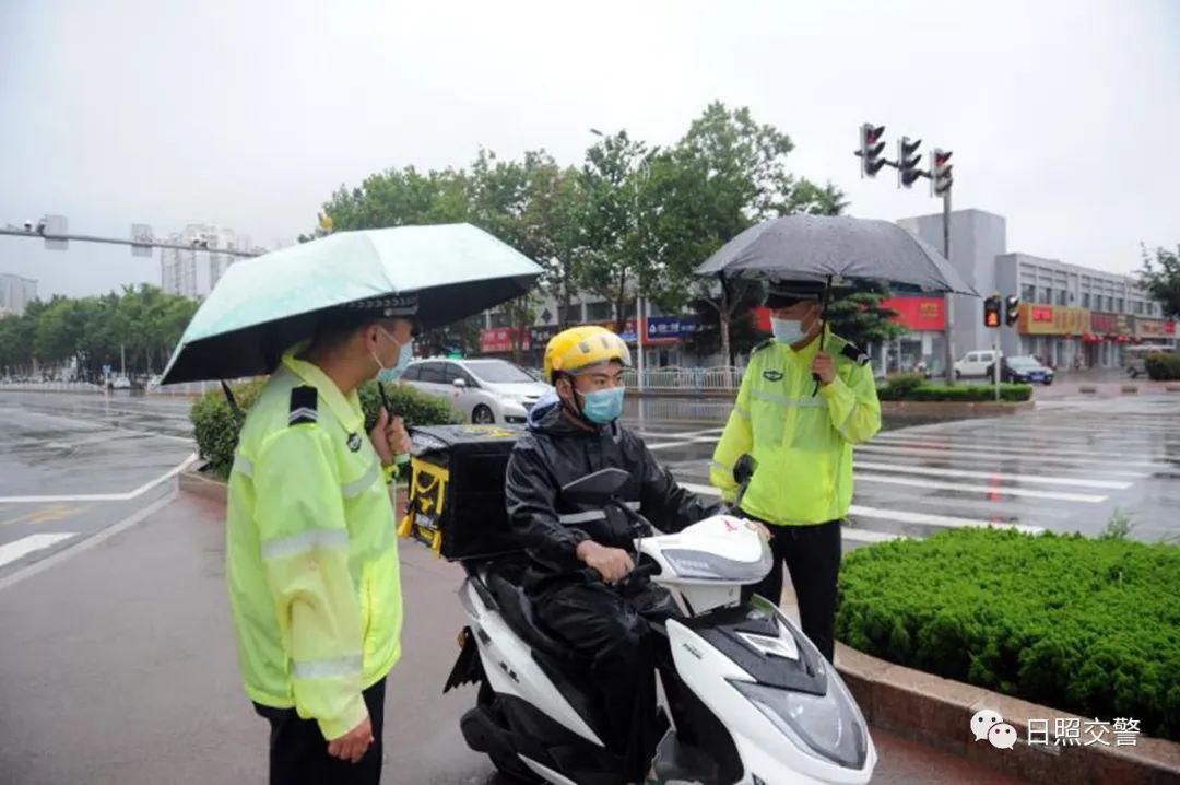  出行|提醒！雨天出行，要注意这些！