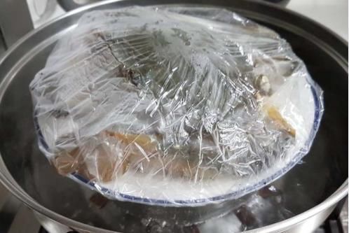 吃饭|朋友请吃饭,只做了一份糯米饭,扭头就想走,上菜后却尴尬了