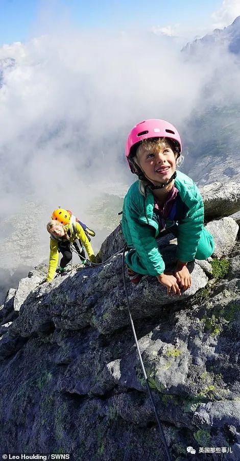  千米|英国一家四口同时登顶海拔3千米高峰，最小的娃才3岁?!!