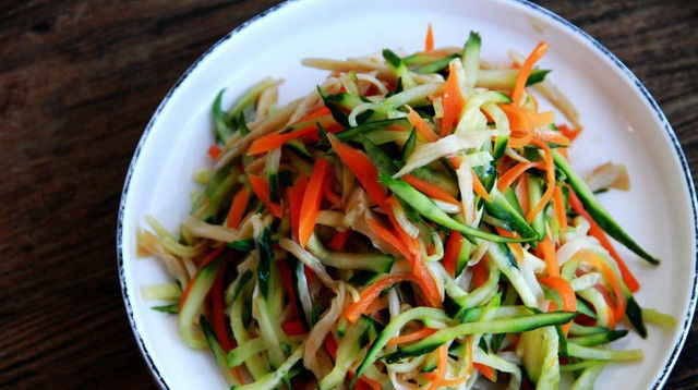  清爽|三伏天爱吃凉拌菜，3种食材拌一拌，色香味俱全，清爽美味