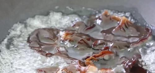  做法|洋葱拌木耳的家常做法，简单又美味，特别爽口